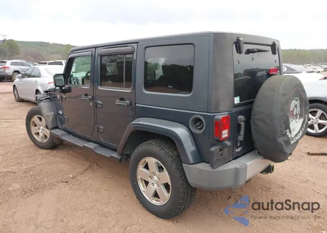 2008 Jeep Wrangler Unlimited Sahara z USA, uszkodzony, nr VIN 1J4GA591X8L609072